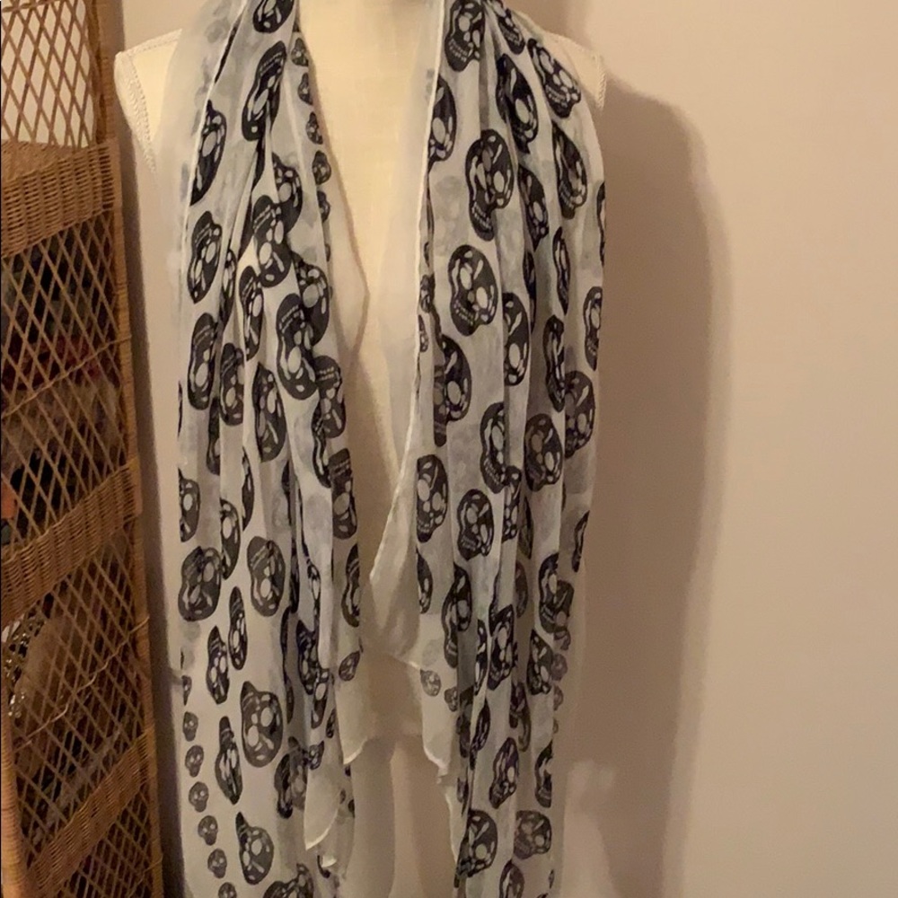 Skull scarf